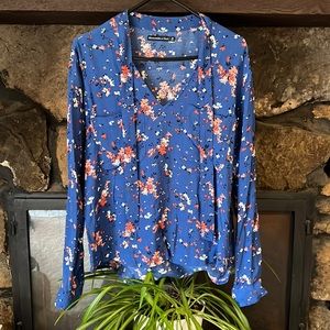 Abercrombie & Fitch tie top blouse size medium LOVE 💙